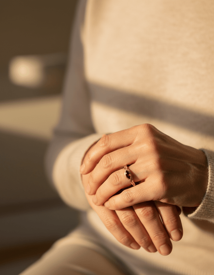 Vintage Gold Red Crystal Ring