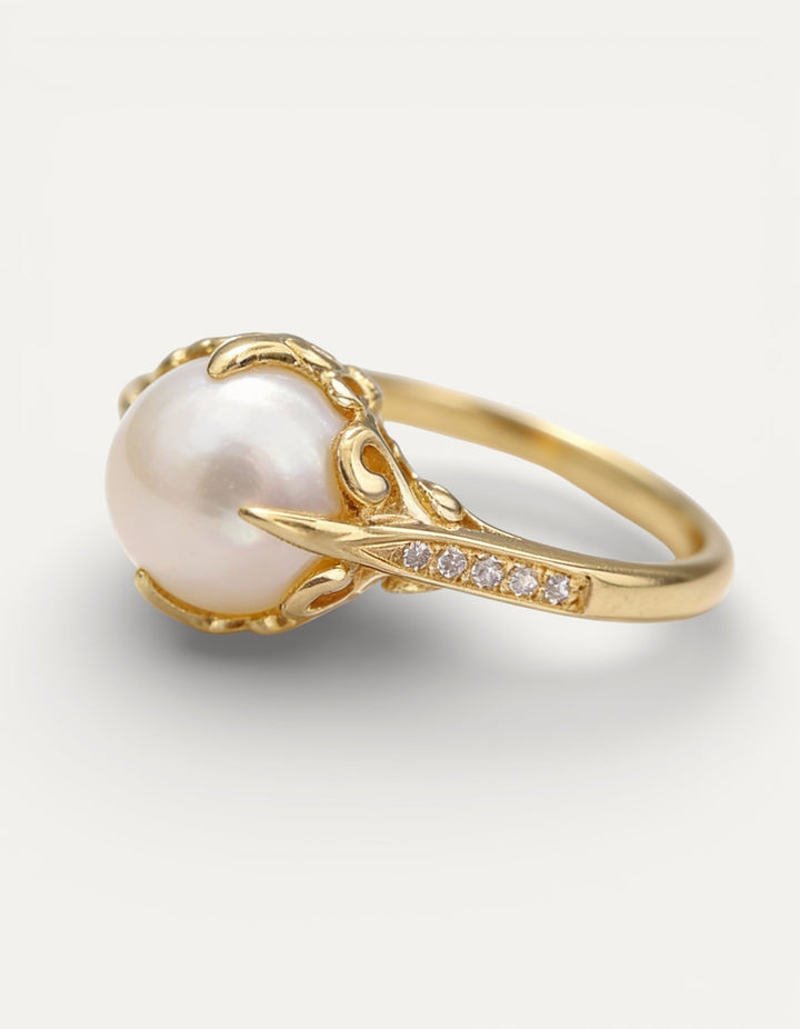 Vintage Gold Centre Pearl Ring