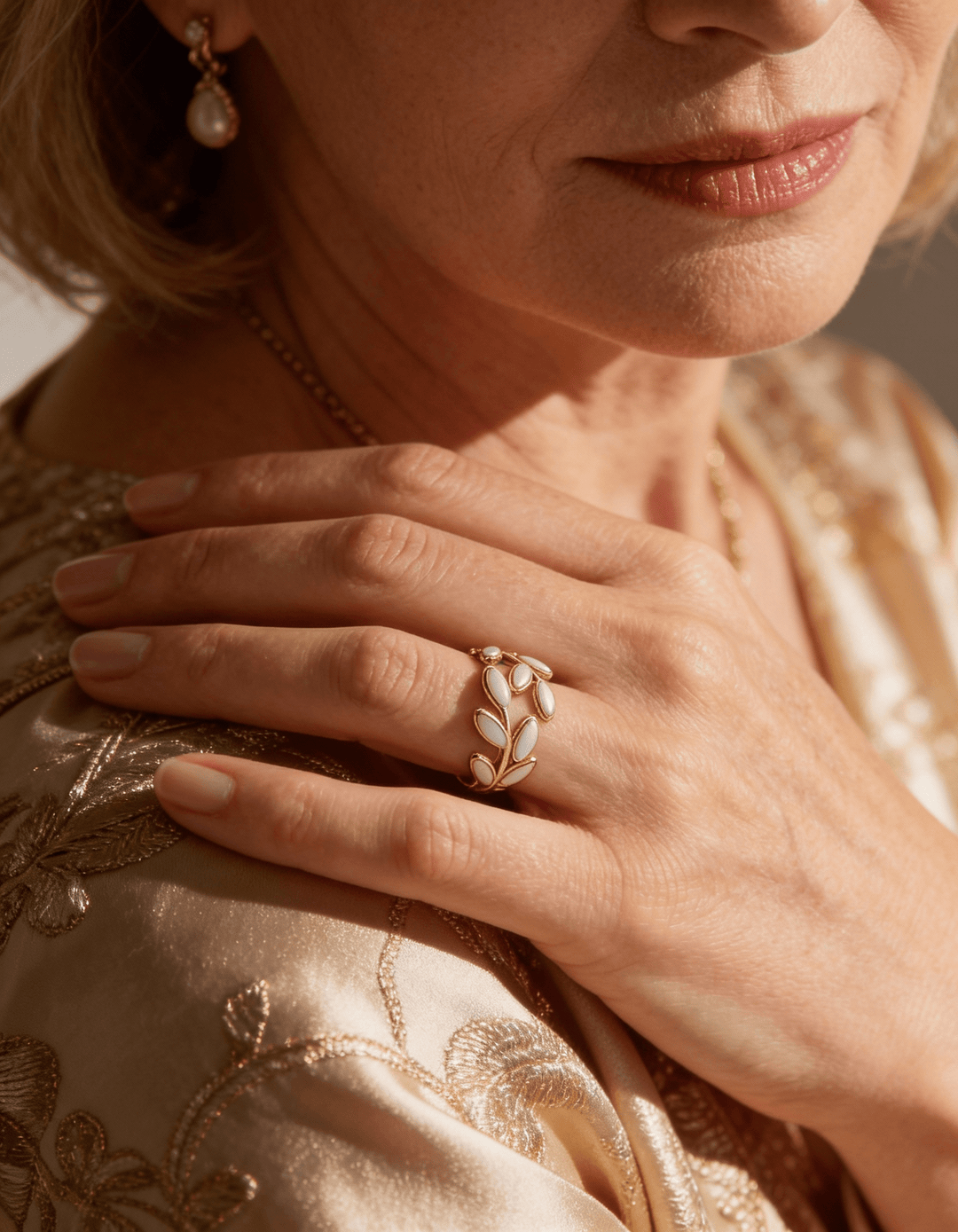 Alloy Mother-of-Pearl Leaf Ring