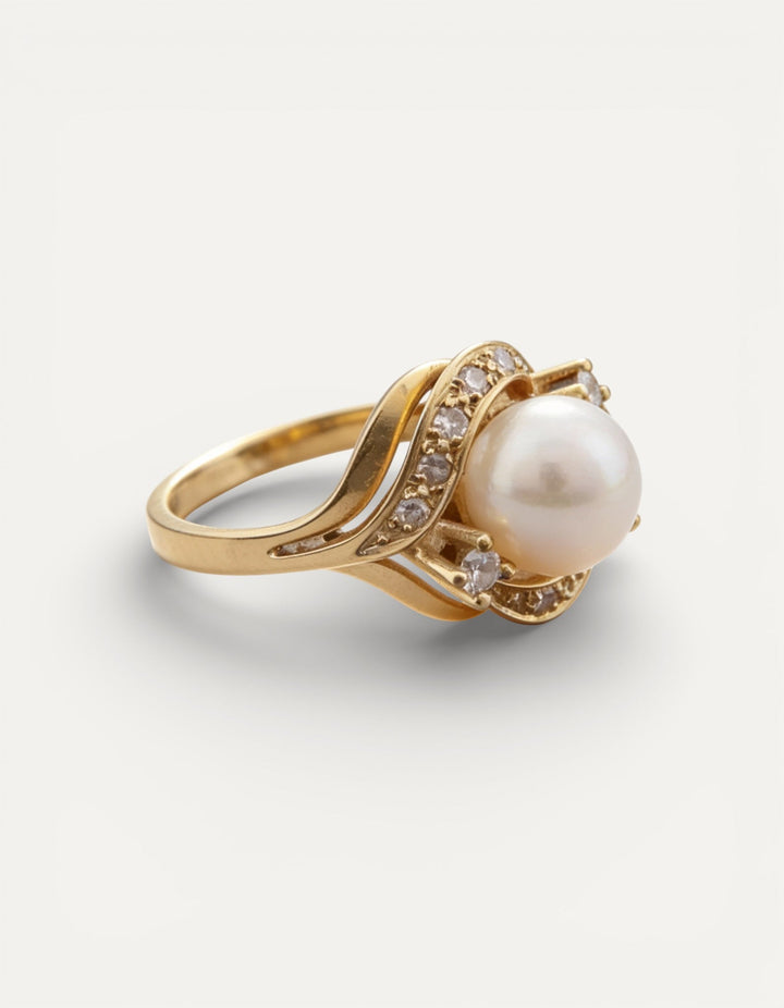 Elegant Sparkling Gold Pearl Ring