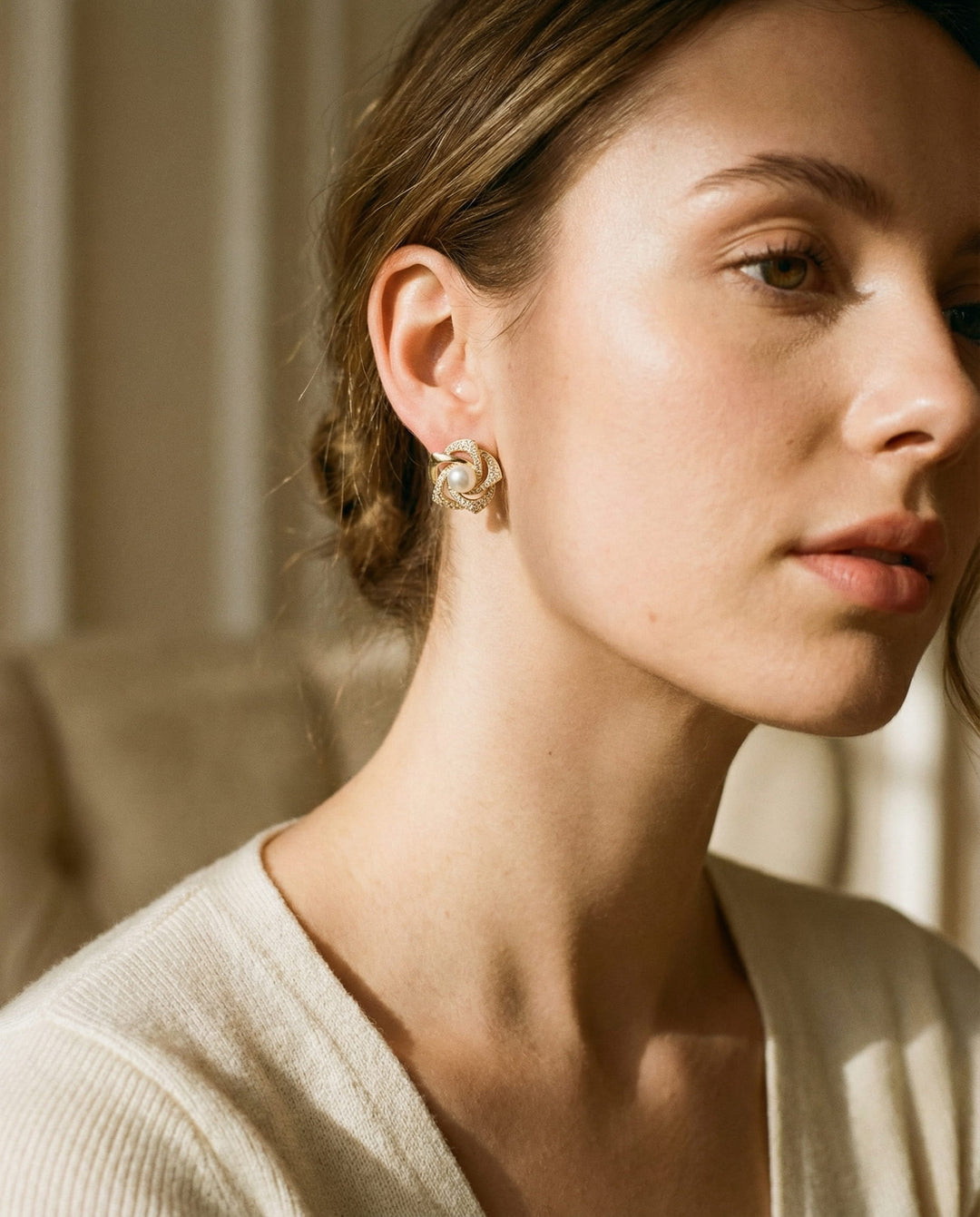 Elegant Sparkling Spiral Pearl Earrings