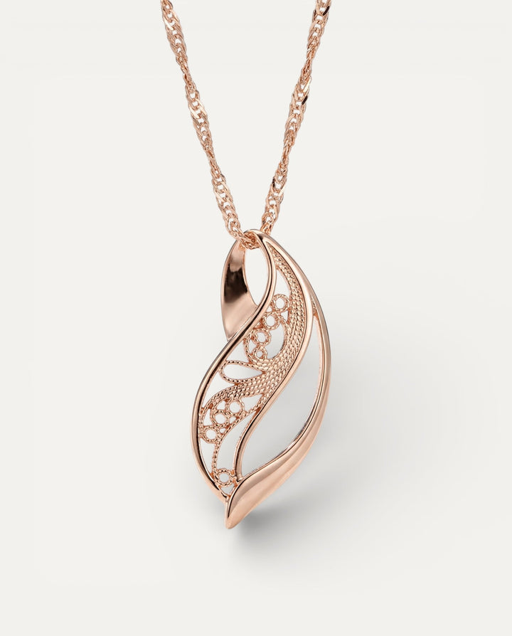 Elegant Harmonious Gold Necklace