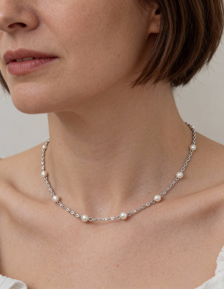 Elegant Sparkling Pearl Necklace