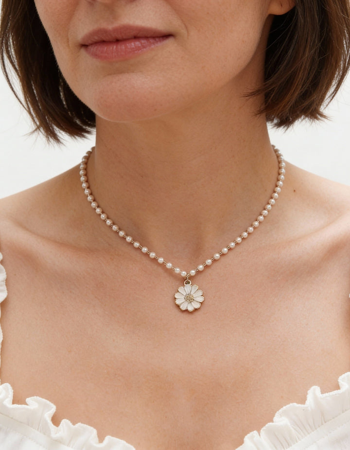 Daisy Pearl Pendant