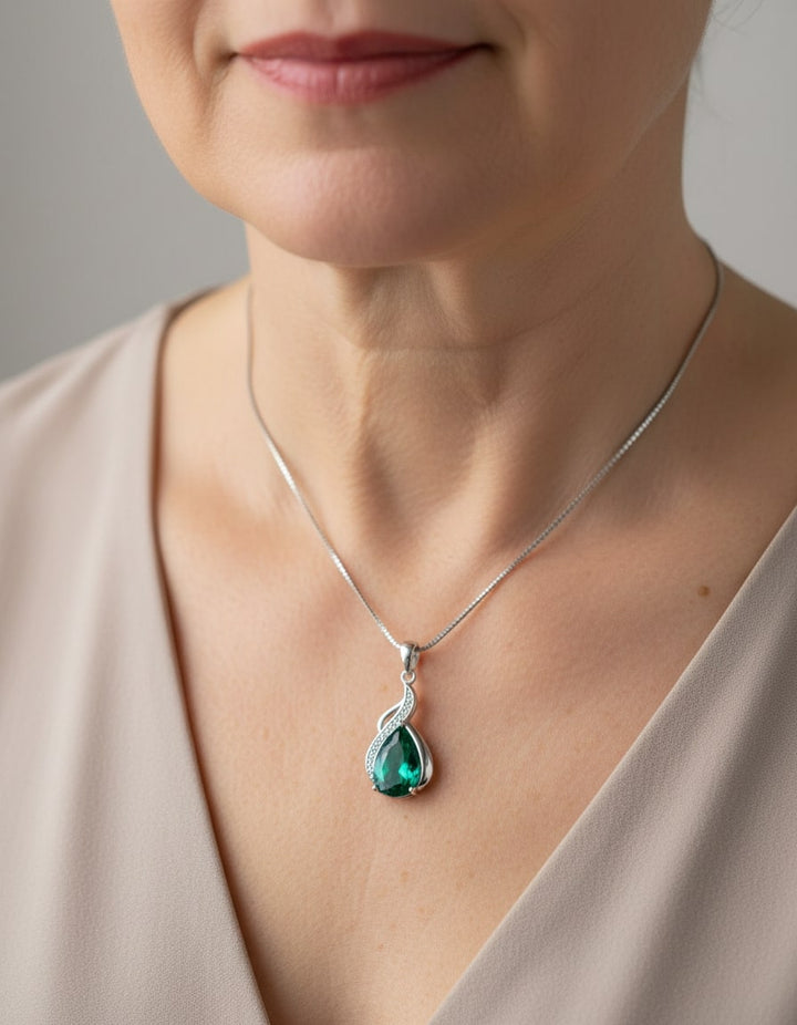 Leonia Emerald Stone Necklace