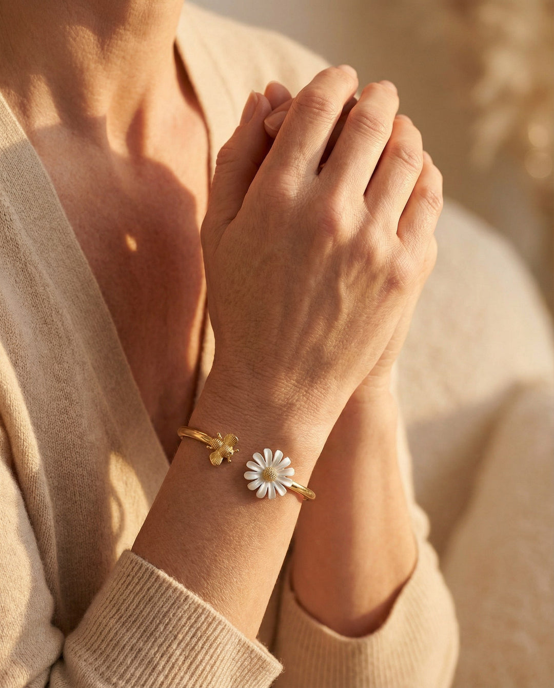 Vintage Gold Daisy & Bee Bracelet